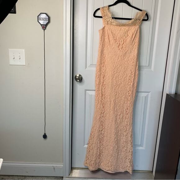 Lulu’s peach romantic heart off shoulder lace mermaid maxi gown dress medium - Picture 2 of 7